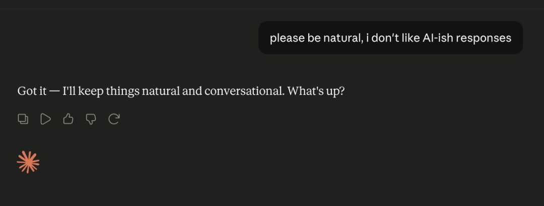 L’image montre une interface de conversation. En haut, l’utilisateur saisit : « please be natural, i don't like AI-ish responses », et en dessous, ChatGPT répond : « Got it
- I'll keep things natural and conversational. What's up? ». En bas de l’interface figurent des icônes de fichier, lecture, j’aime, je n’aime pas, actualisation, ainsi qu’une icône étoilée orange. Cette image est liée à la partie « Problem 1: Everything Becomes a Bullet List » du document et sert à illustrer la manière dont ChatGPT répond lorsqu’on lui demande d’être plus naturel, en mettant en évidence ses problèmes de mise en forme.