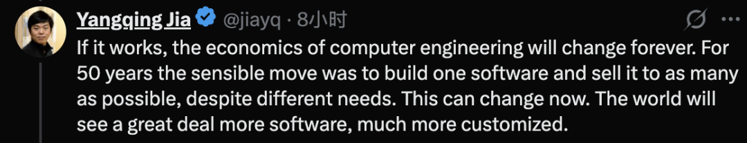 Das Bild zeigt einen Tweet von Yangqing Jia auf Twitter. Der Tweet lautet: „Wenn das funktioniert, wird sich die Ökonomie der Computertechnik für immer verändern. 50 Jahre lang war es klug, eine Software zu bauen und sie so weit wie möglich zu verkaufen, trotz unterschiedlicher Bedürfnisse. Jetzt kann sich das ändern. Die Welt wird mehr maßgeschneiderte Software sehen." Der Tweet wurde vor 8 Stunden veröffentlicht, oben rechts befinden sich die Optionen „Bearbeiten" und „...". Das Bild steht im Zusammenhang mit Yangqing Jias wirtschaftlichem Argument im Dokument und veranschaulicht dessen Überlegungen zur Veränderung der Ökonomie der Computertechnik.
